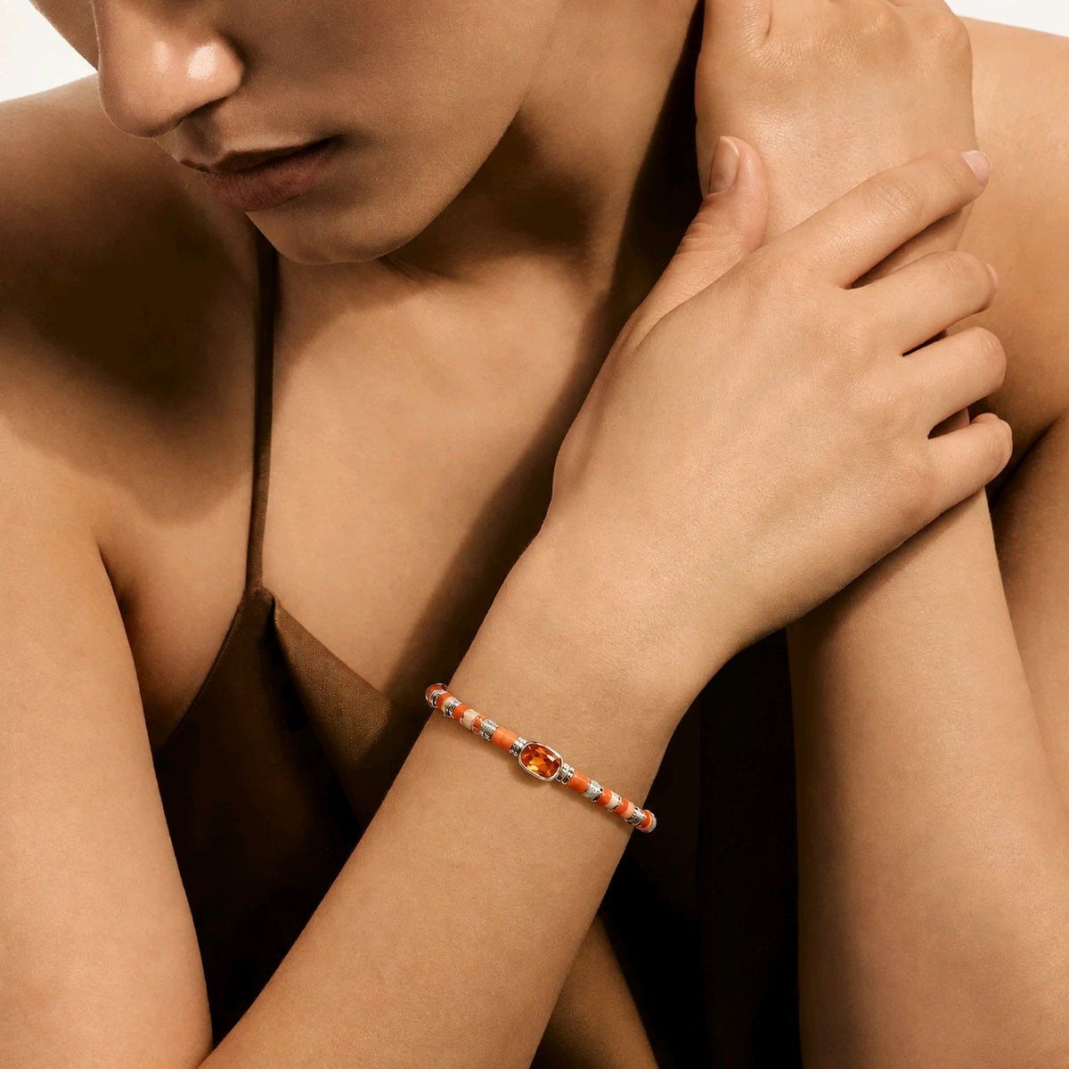 John Hardy Heishi Gem Citrin Armband – Seitenansicht mit Magnetverschluss