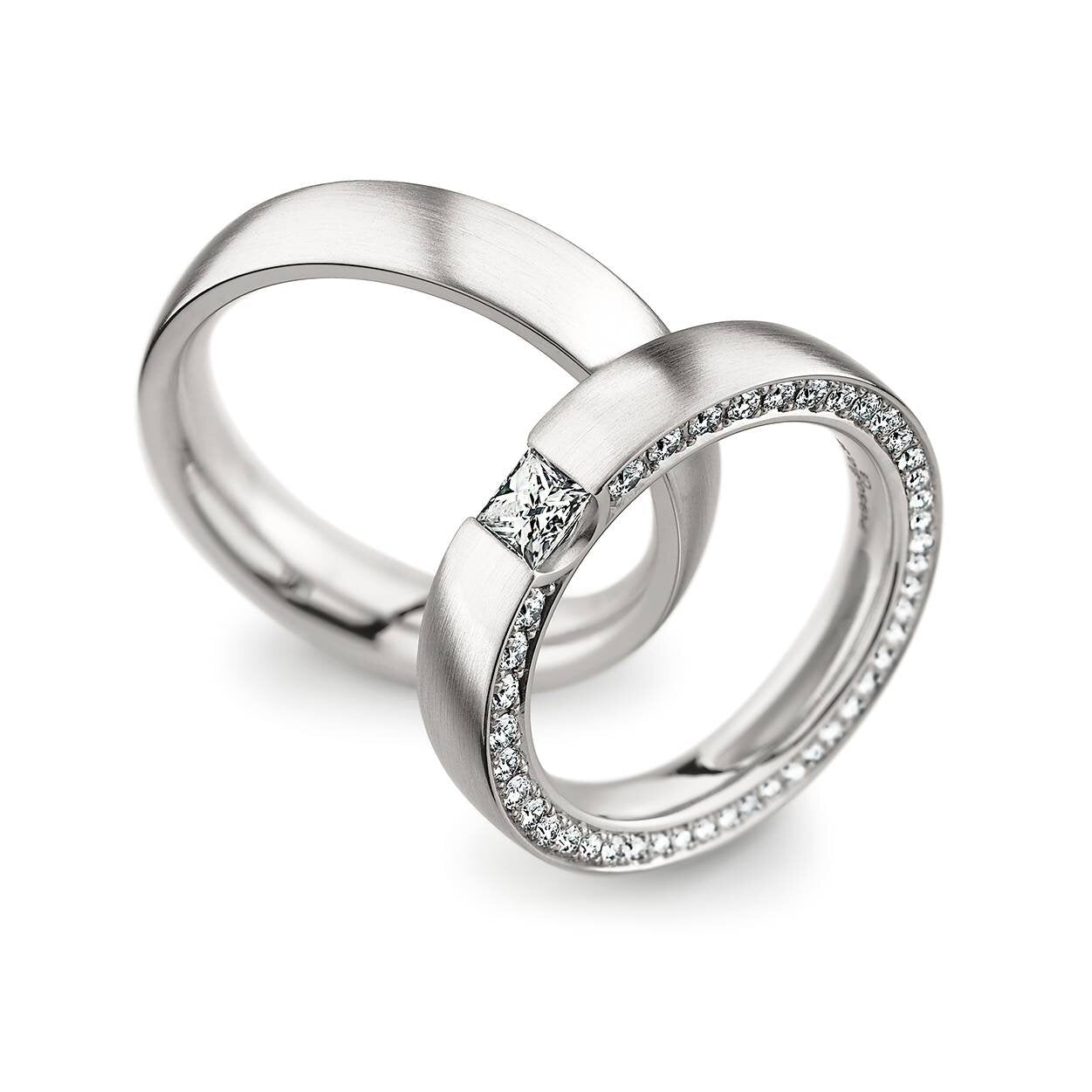 Trauringe - Platin mit 1 Princess-Cut-Diamanten und seitlichen Brillanten