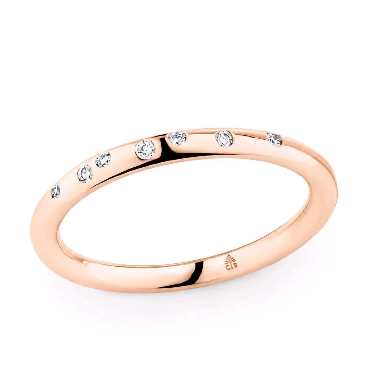 Memoirering Stardust RM4779 aus Roségold mit sieben einzeln gesetzten Brillanten, schräg von vorne auf weißem Hintergrund