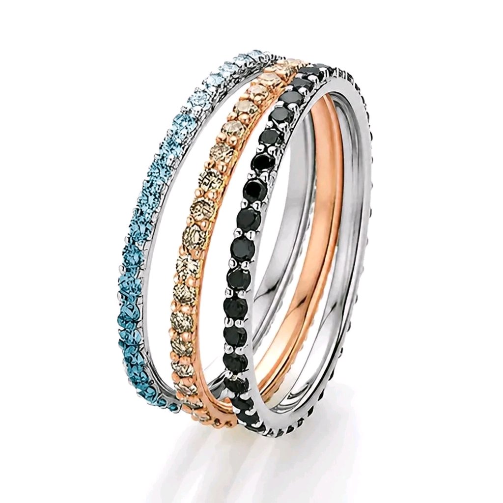 Diamantringe mit blauen, schwarzen und champagnerfarbenen Brillanten in Roségold, Weißgold und Platin bei MARRYING München