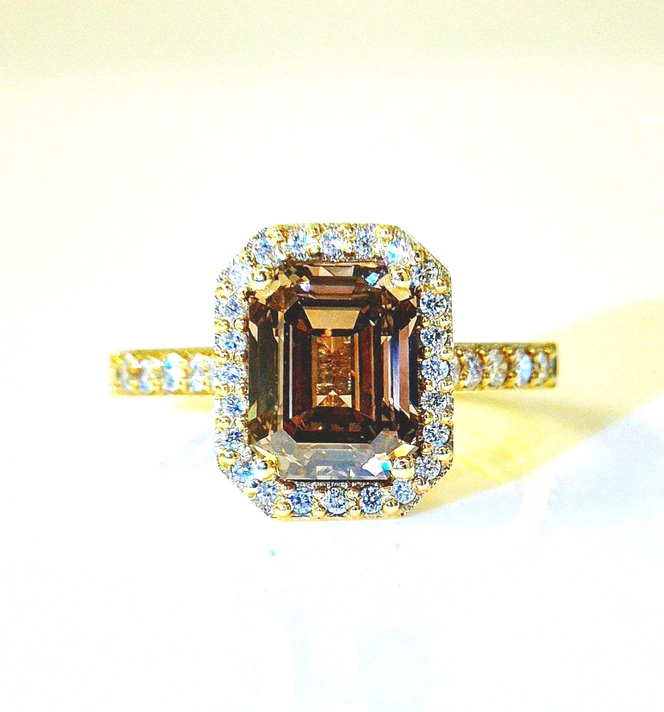 Diamantring - Emerald Cut Brown  (3,44 ct.)